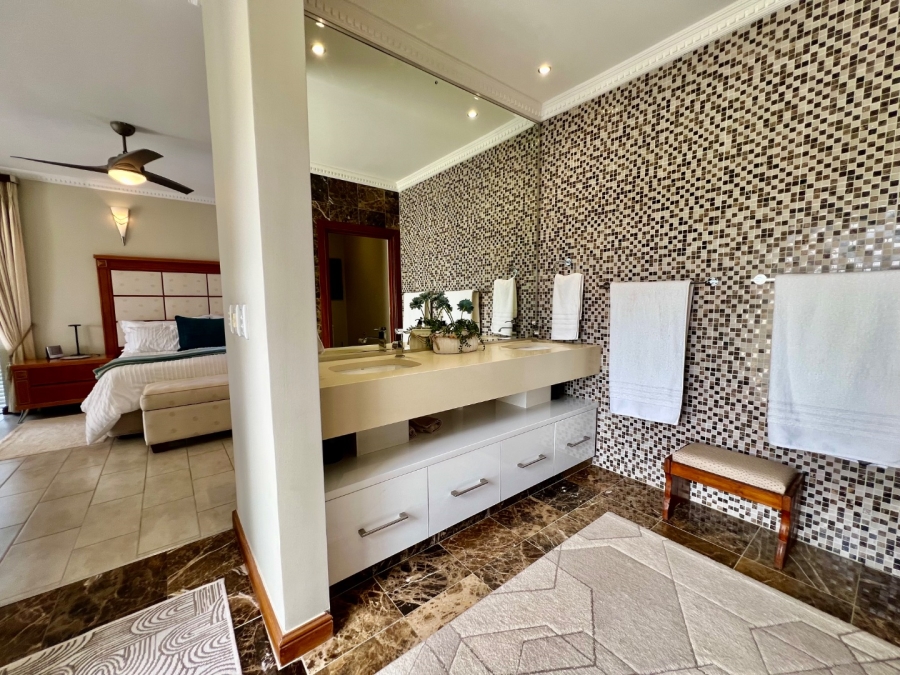 5 Bedroom Property for Sale in Oubaai Western Cape